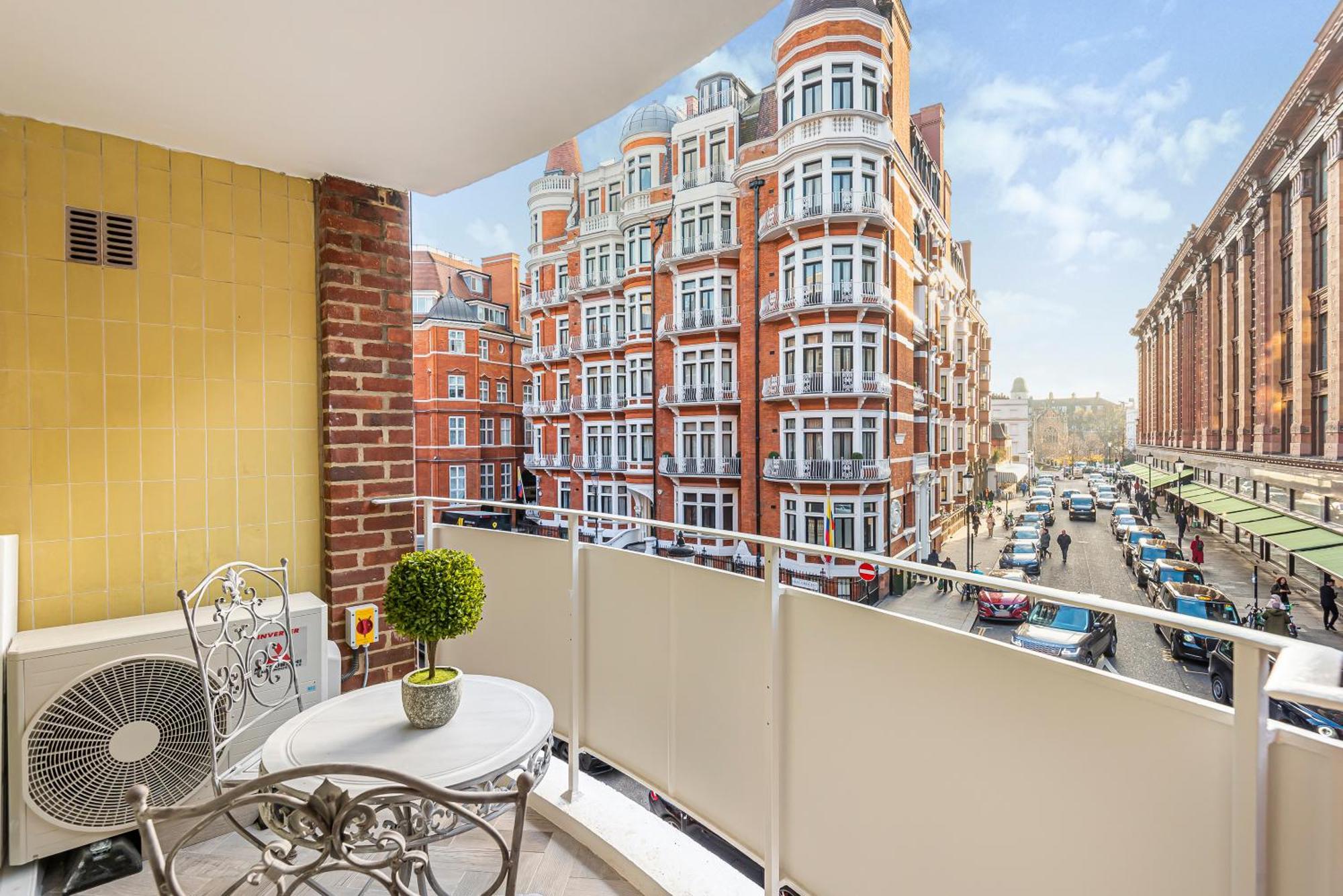 Luxury Living In Knightsbridge Private Balcony View Of Harrods, 2Br2Ba With Ac 런던 외부 사진